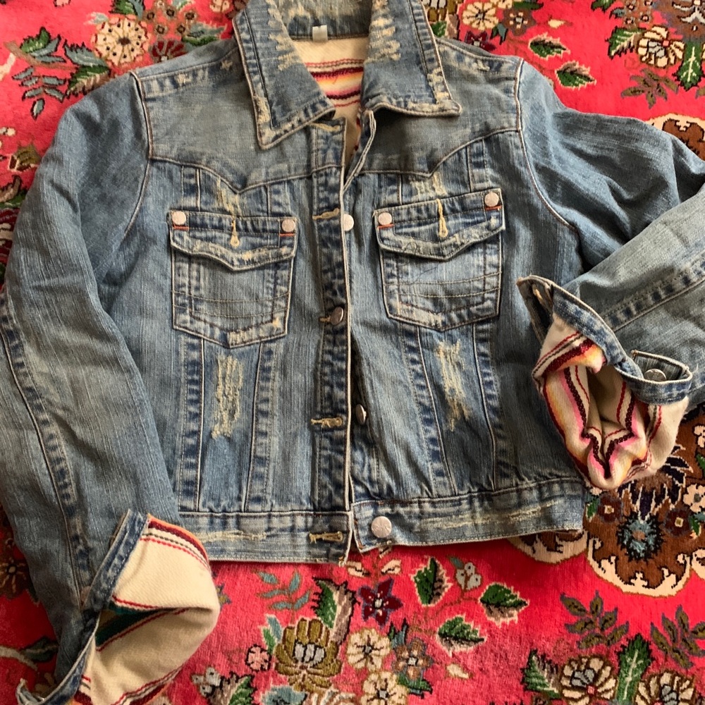 Distressed denim jacket with lining
